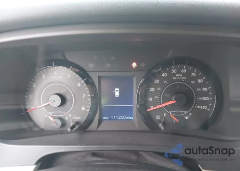 2015 Toyota Sienna Le 8 Passenger z USA, uszkodzony, nr VIN 5TDKK3DC2FS571391